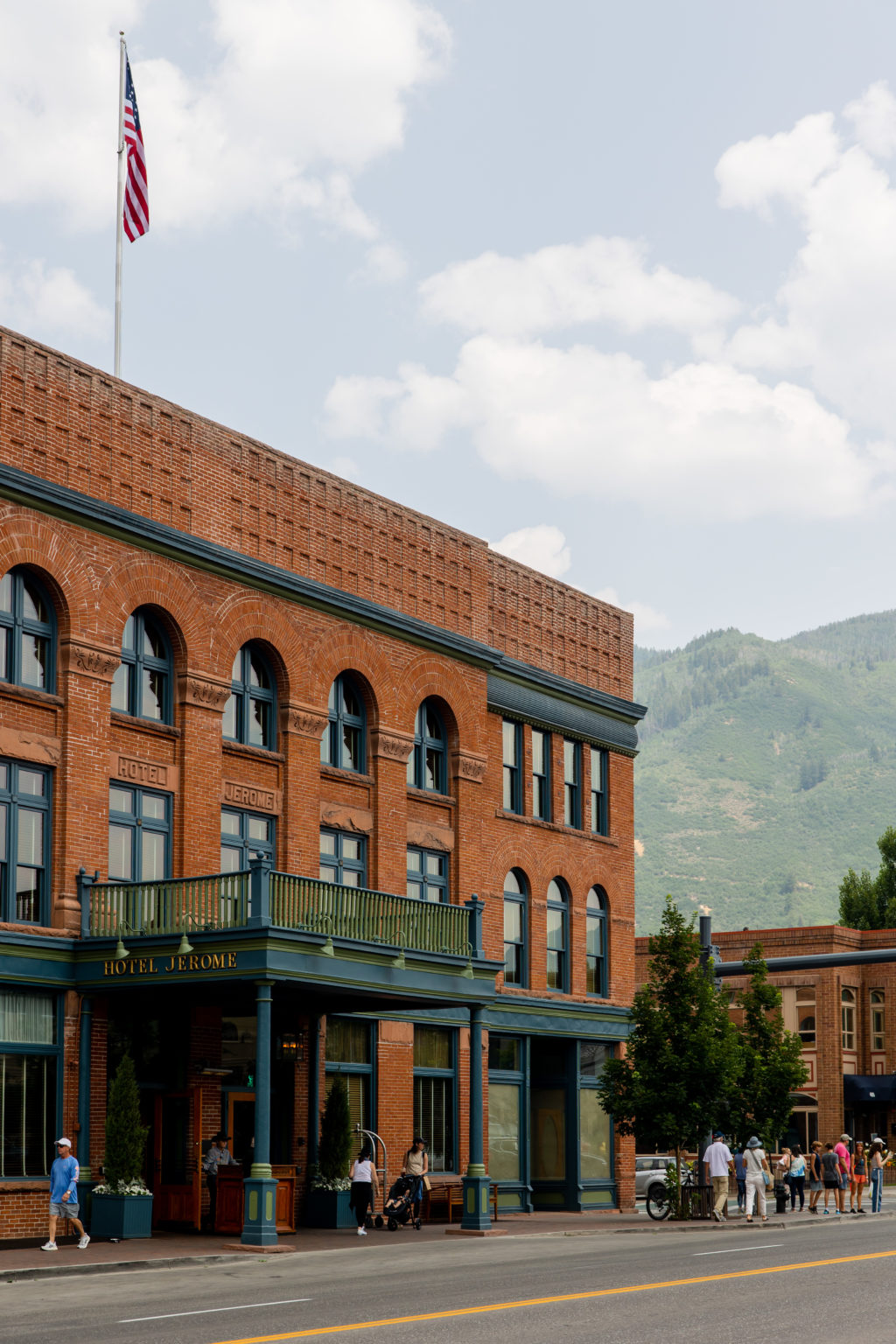 Hotel Jerome - Aspen Colorado - carterroseweddings.com